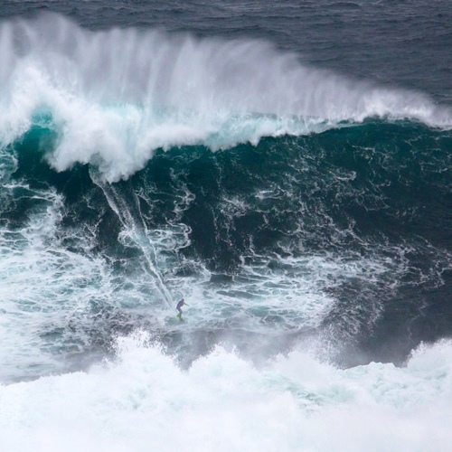 Big wave surfing season opens in Nazaré